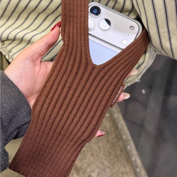 iPhone Pocket x ISSEY MIYAKE - Picture 2 of 10